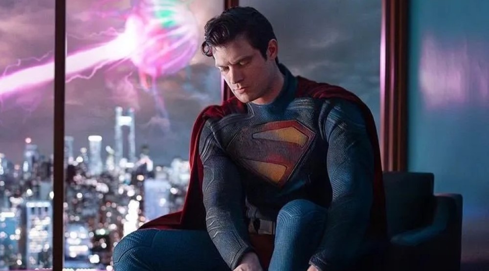 На первом кадре из фильма «Супермен» показали Дэвида Коренсвета в костюме Супермена