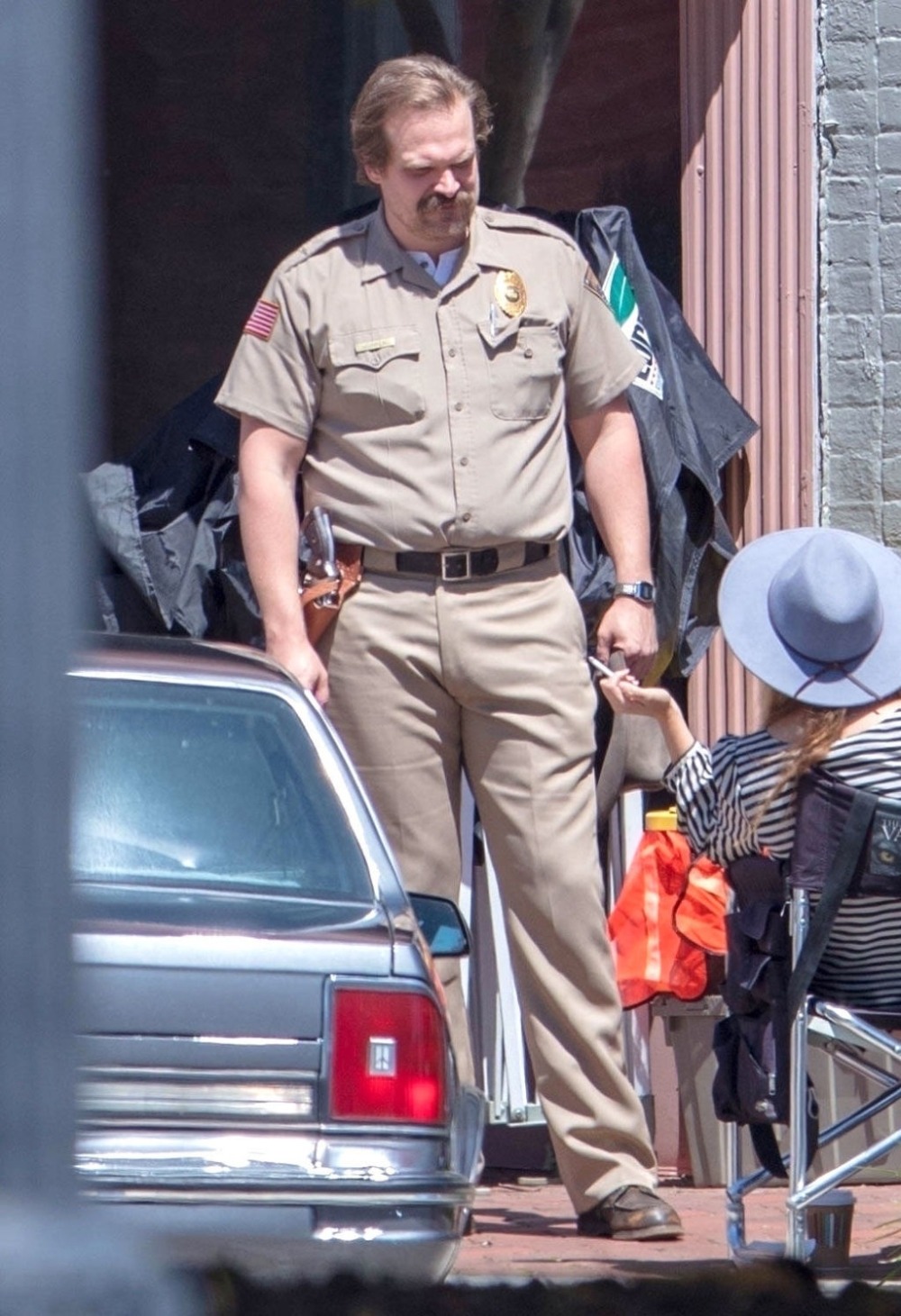 Дэвид Харбор в роли шерифа Джима Хоппера, кадр со съемок 3 сезона сериала «Очень странные дела»