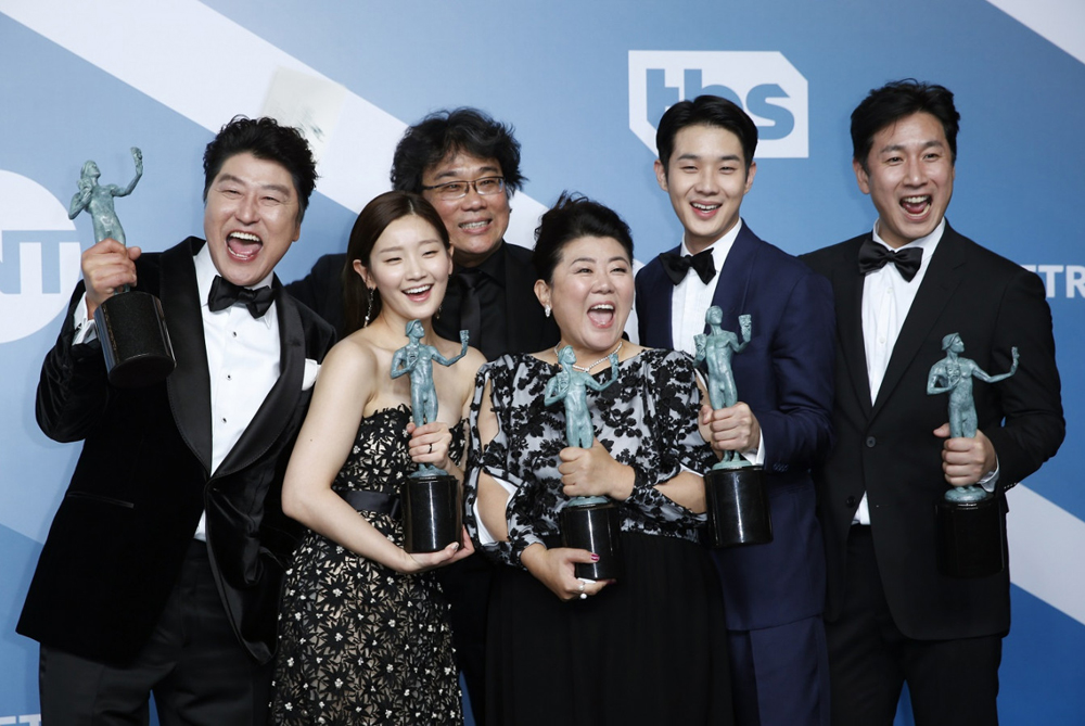 Пон Чжун Хо и актеры фильма «Паразиты» на премии Гильдии киноактеров США