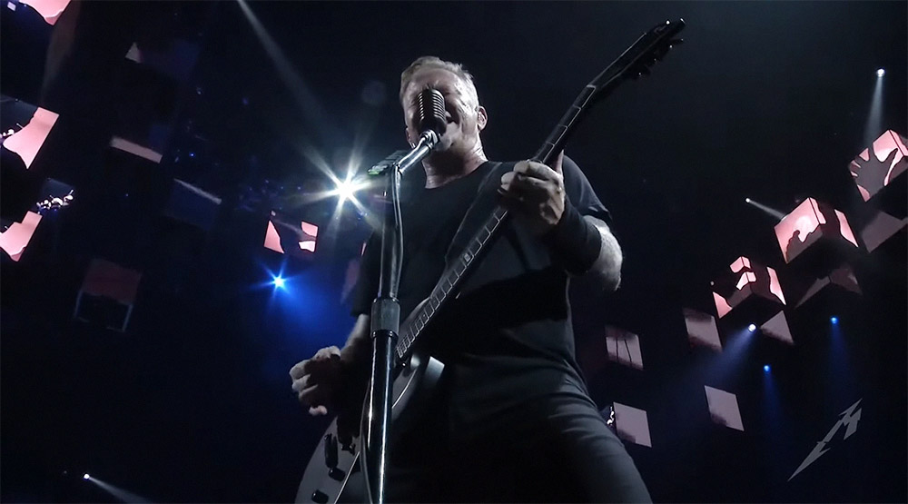 Кадр из видео «Metallica: Live in Paris, France - September 8, 2017»