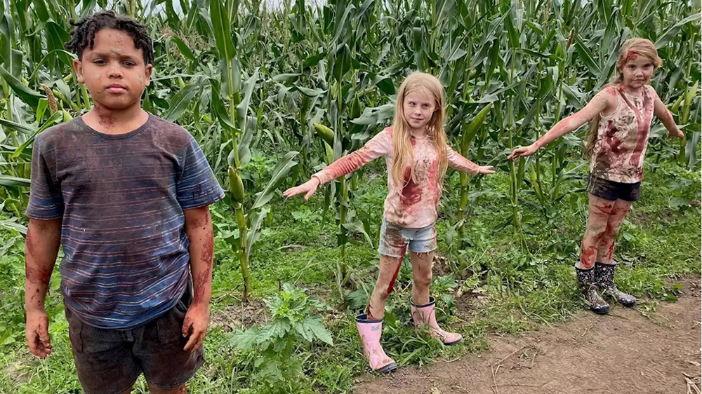 Кадр из фильма «Дети кукурузы» (2021)