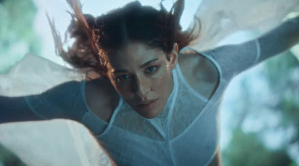 Кадр из клипа «Sirens»