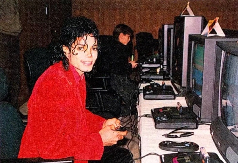 Майкл Джексон за игрой / Фото: News.denfaminicogamer.jp/interview/190625a
