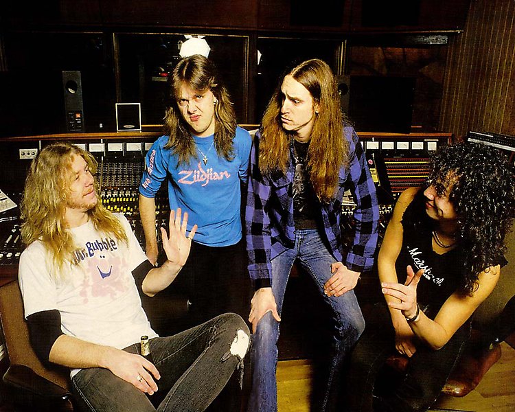 Группа Metallica в студии