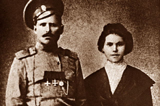 Чапаев с первой женой Пелагеей Метлиной, 1915 г.