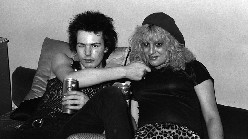 Сид Вишес и Нэнси Спанджен дома у солиста Sex Pistols Джонни Роттена. Лондон, 1978 год.