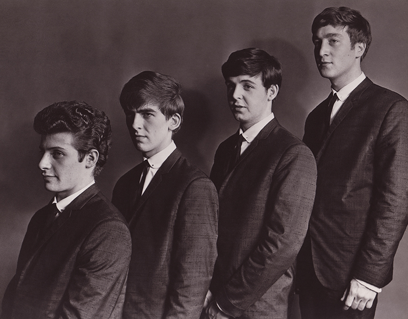 Гитарная группа The Beatles (вместе с барабанщиком Питом Бестом) в 1962 году