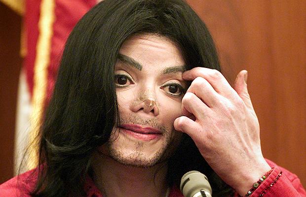 Майкл Джексон в суде. 2002 год.