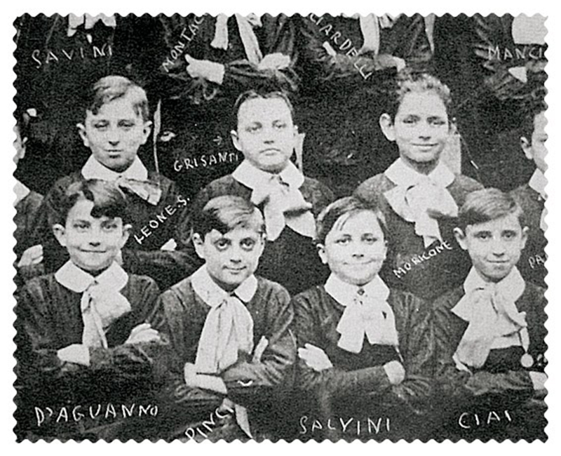 Эннио Морриконе во время учебы в школе (справа вверху). Крайний слева (тоже вверху) - Серджио Леоне