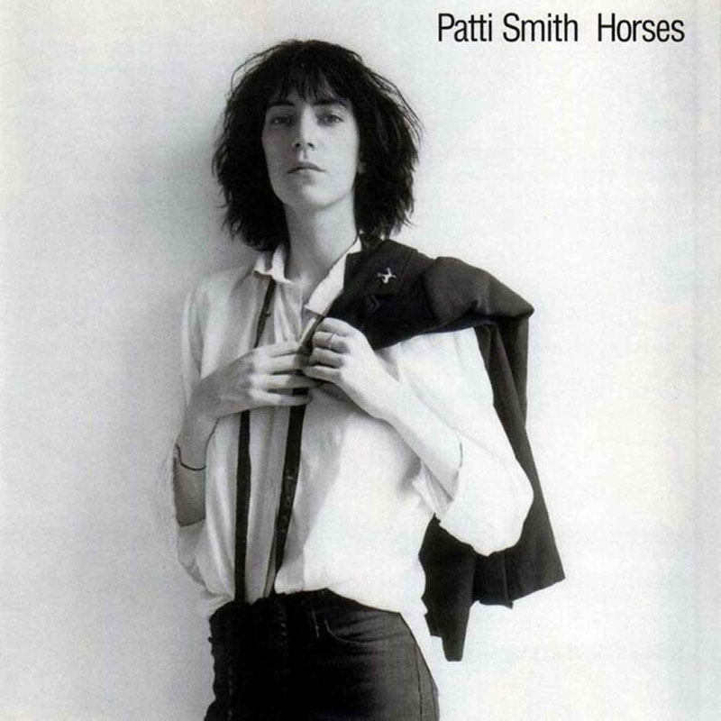 Обложка альбома Patti Smith «Horses», автор фотографии Robert Mapplethorpe