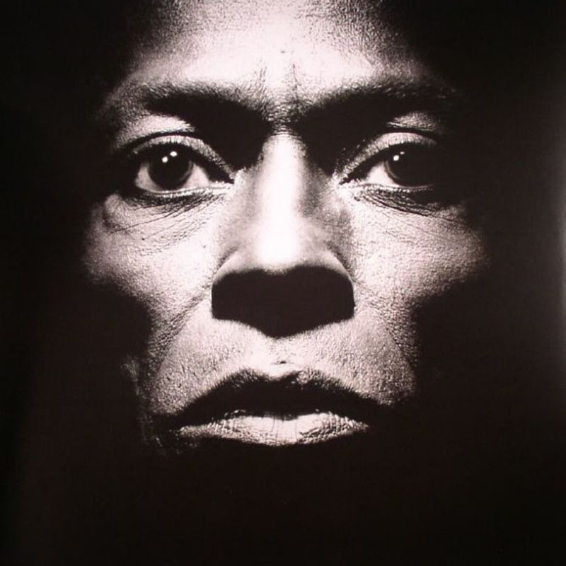 Обложка альбома Miles Davis‎ «Tutu», автор фотографии Irving Penn