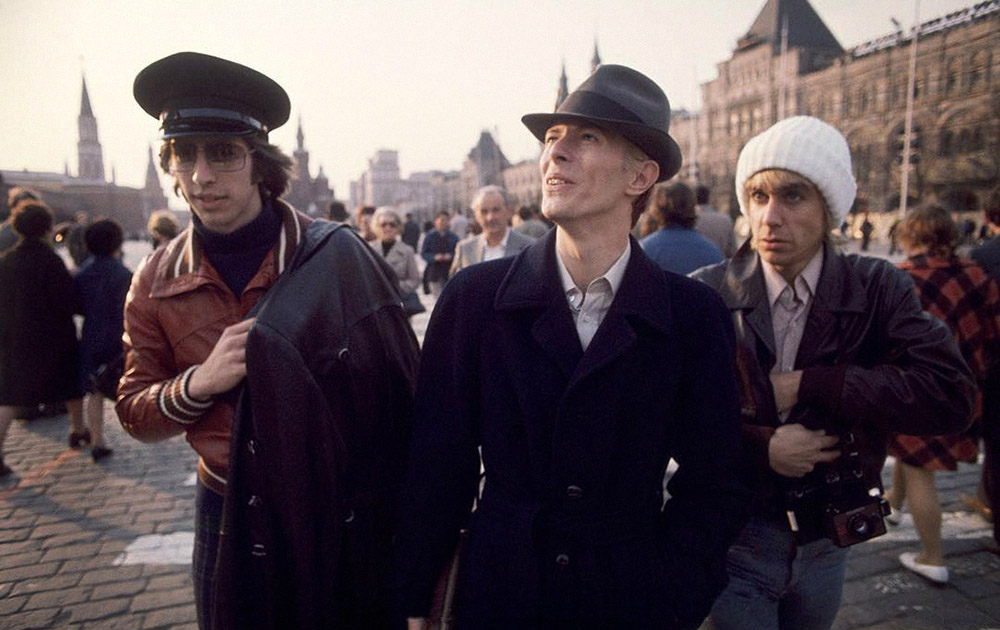 Пэт Гиббонс, Дэвид Боуи и Игги Поп в Москве, апрель 1976 года/ Фото: Andrew Kent