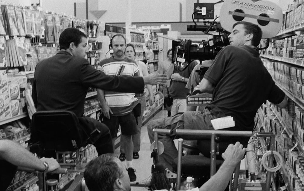 Адам Сэндлер и Пол Томас Андерсон на съемках фильма «Любовь, сбивающая с ног» (2002)