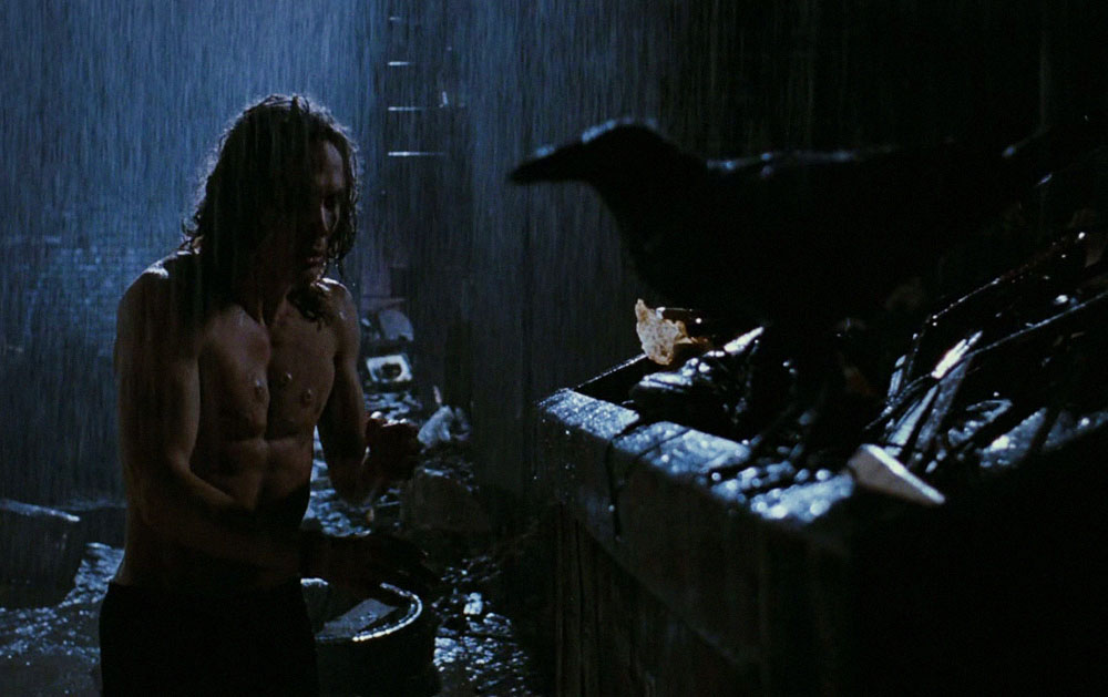 Кадр из фильма «Ворон» (1994)