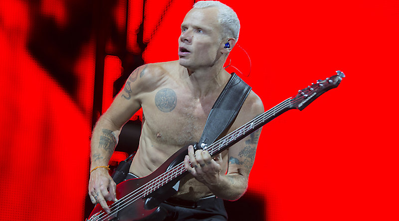 Бас-гитарист Red Hot Chili Peppers Фли считает, что рок скорее мертв