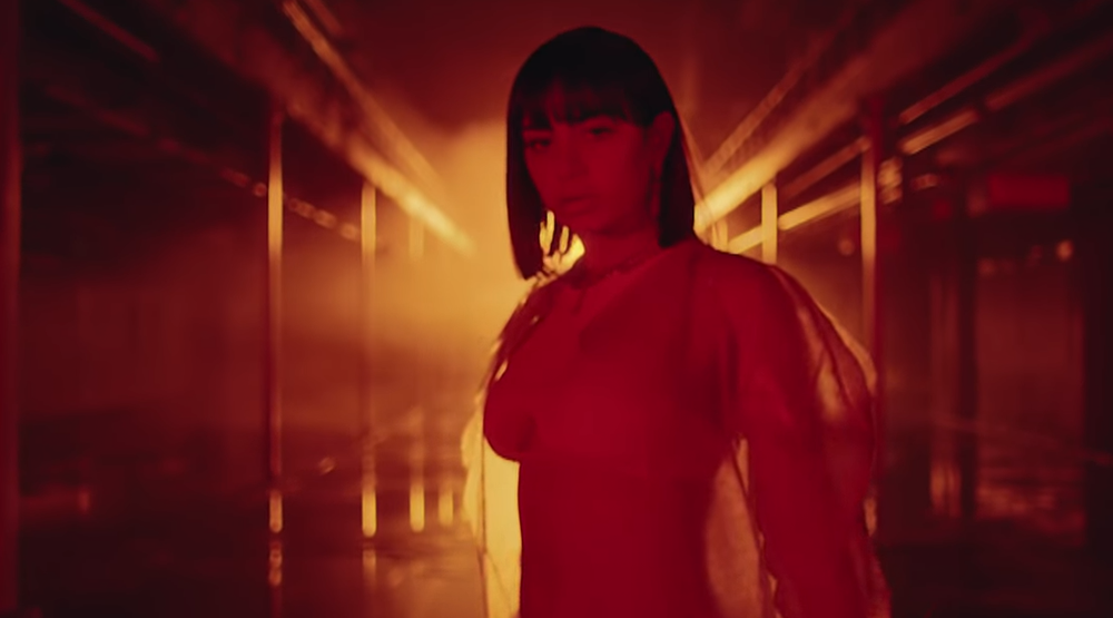 Скриншот клипа «5 In The Morning»