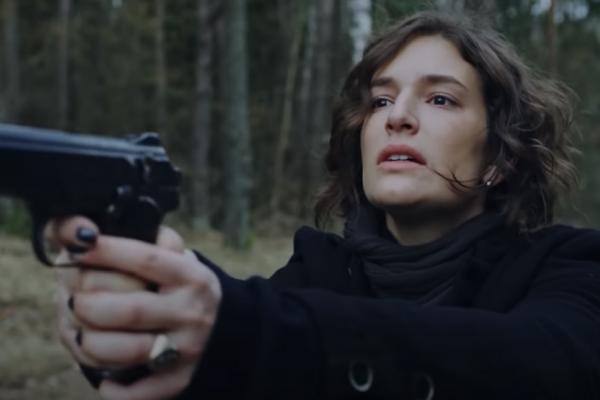 Что-то зловещее происходит в первом тизере сериала «Топи» от Дмитрия ...