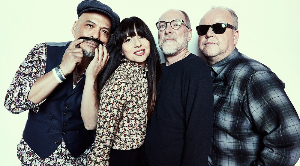 Pixies показали клип «Vault of Heaven» со странными двойниками Зорро, Мэрилин Монро и Элвиса Пресли