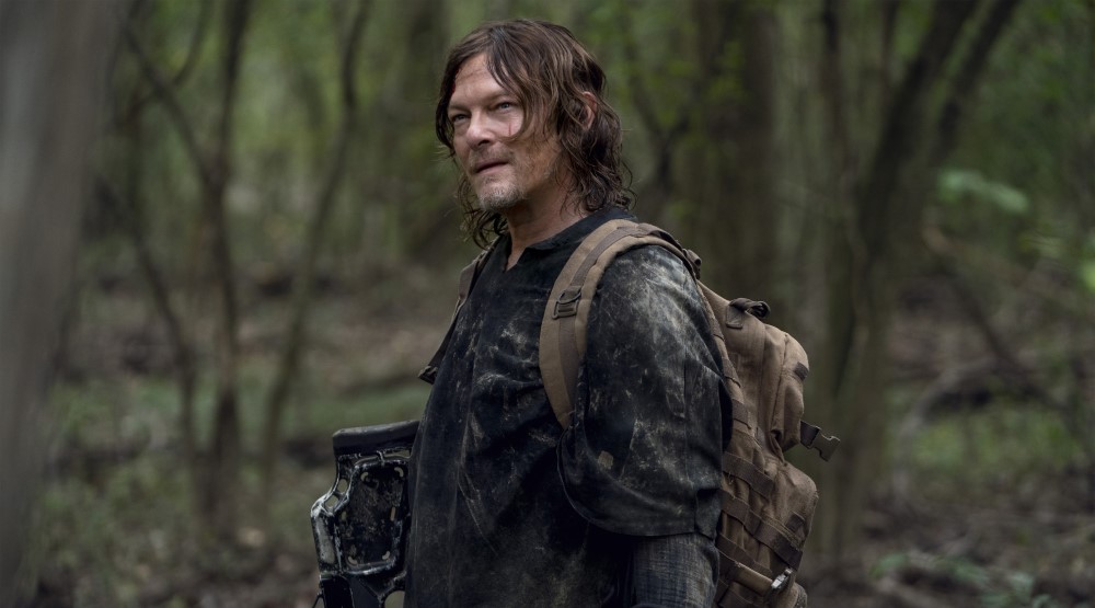 На новом кадре со съемок сериала «Дэрил Диксон» по «Ходячим мертвецам» показали жуткого зомби