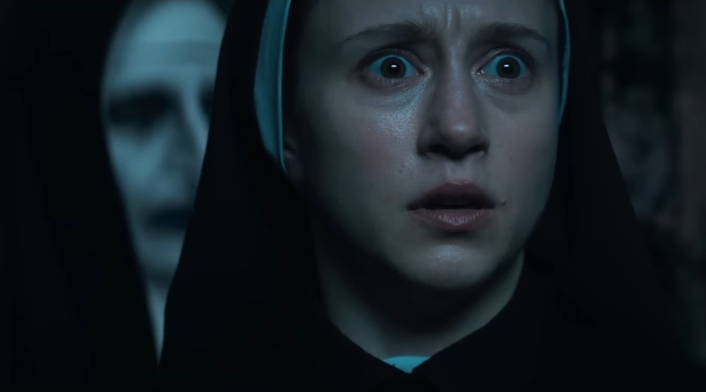 В новом тизере «Проклятия монахини 2» демон Валак напал на сестру Айрен