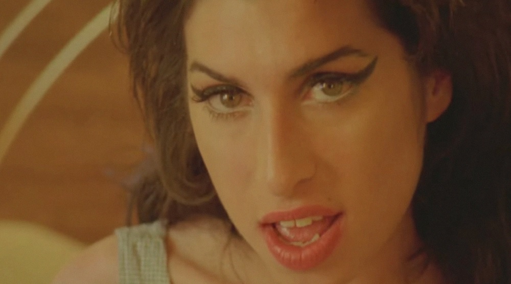 Появилось лирик-видео Эми Уайнхаус «Tears Dry on Their Own» с прежде не ...