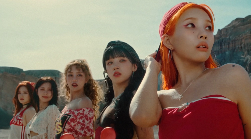 G)I-dle танцуют и радуются лету в солнечном клипе «Klaxon»