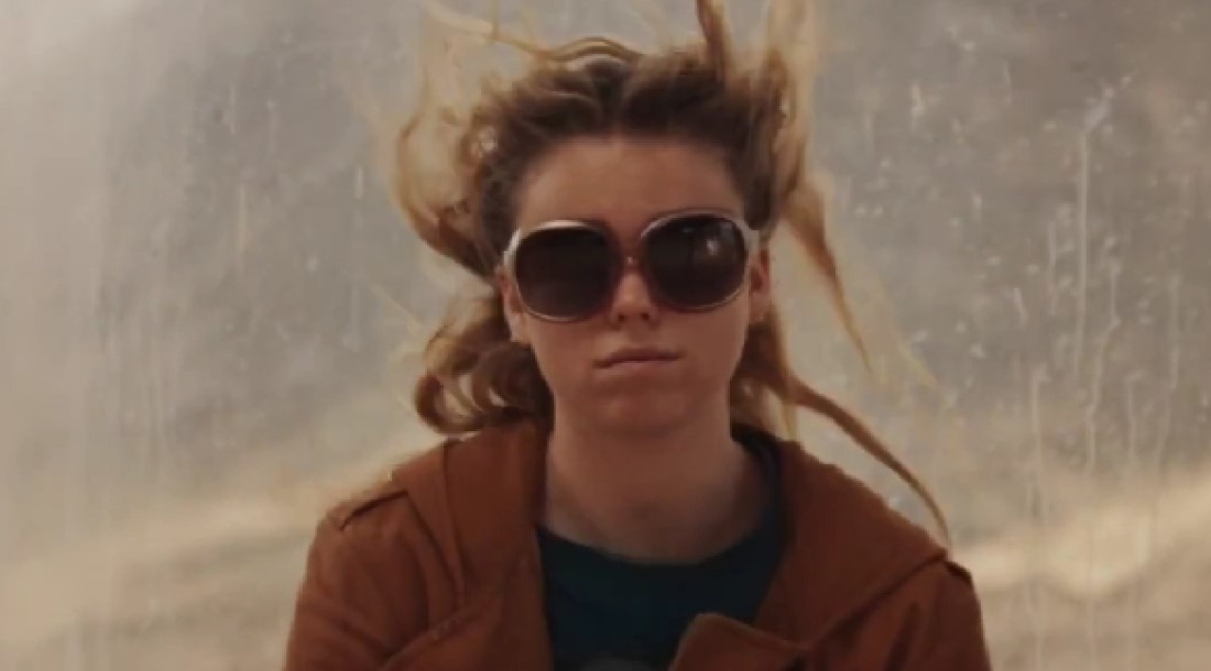 В первом тизере «Супергерл» дерзкая Милли Олкок ждет космический корабль