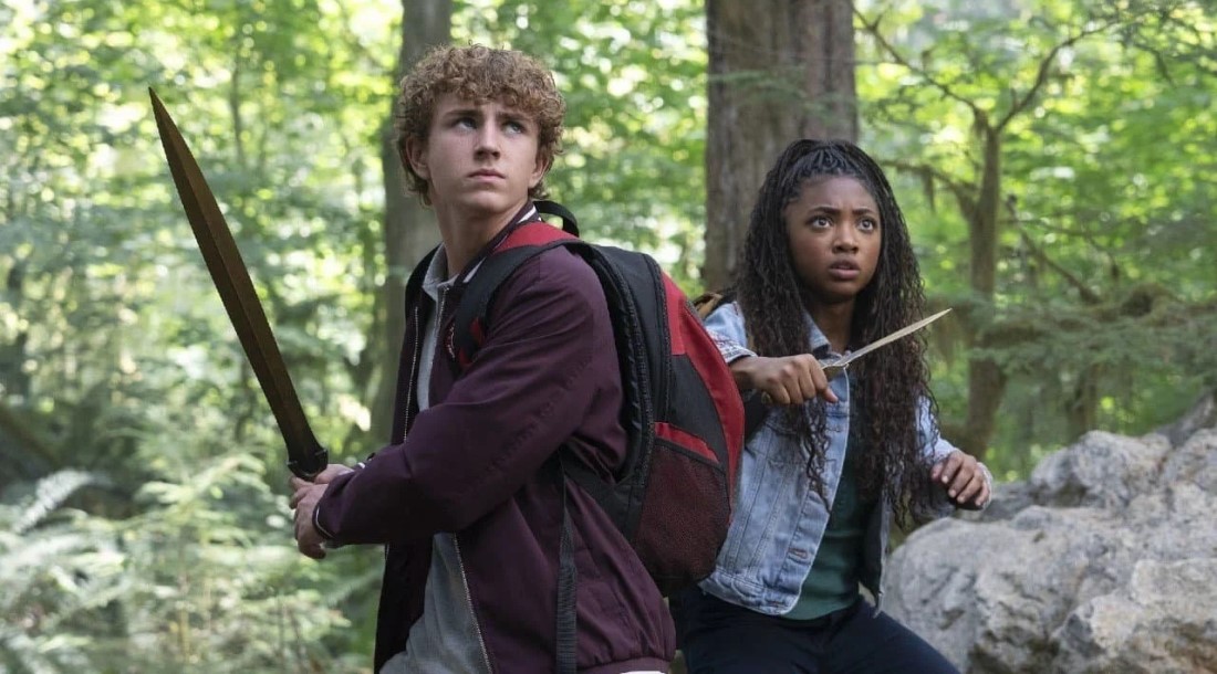 Во 2 сезоне «Перси Джексона» в лагере полукровок появился новый директор