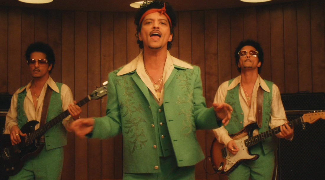 Бруно Марс спел со своими клонами в ретро-клипе «I Just Might»