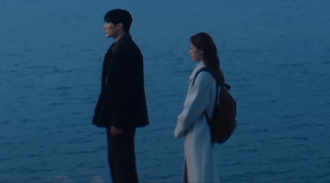 Участники Seventeen показали клип «Blue» с Ли Юми и Но Сан Хёном