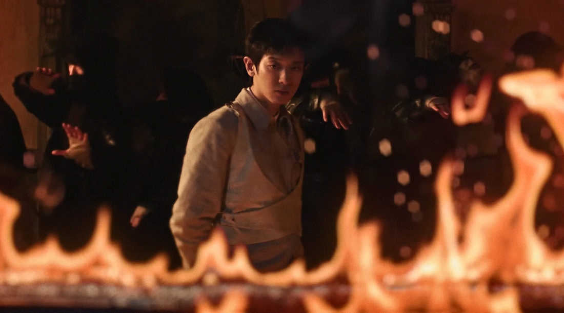 EXO показали «огненный» клип «Crown» с нового альбома «Reverxe»