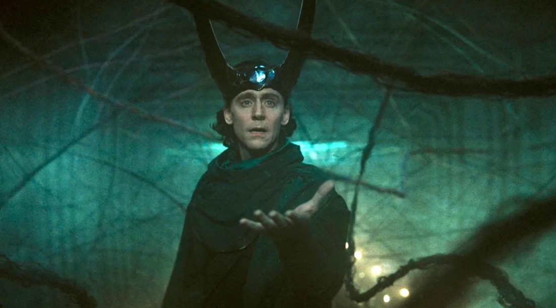 В фильме «Мстители: Доктор Дум» Локи может перенести Стива Роджерса в мир «Фантастической четверки»