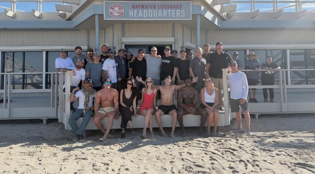 Появились кадры со съемок новых «Спасателей Малибу» со Стивеном Амеллом