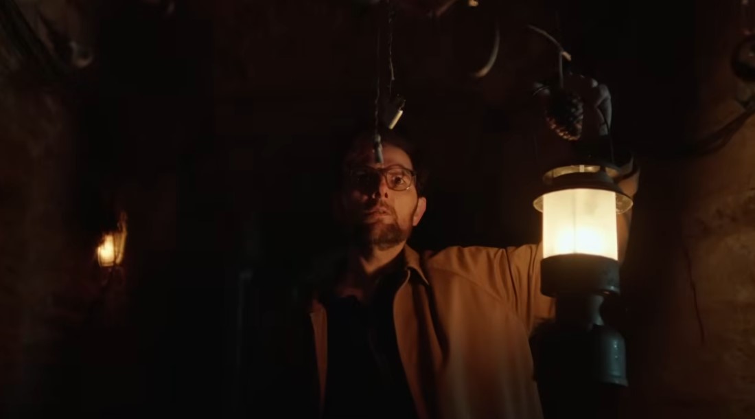 В новом трейлере хоррора «Хокум» Адама Скотта кошмарит ведьма