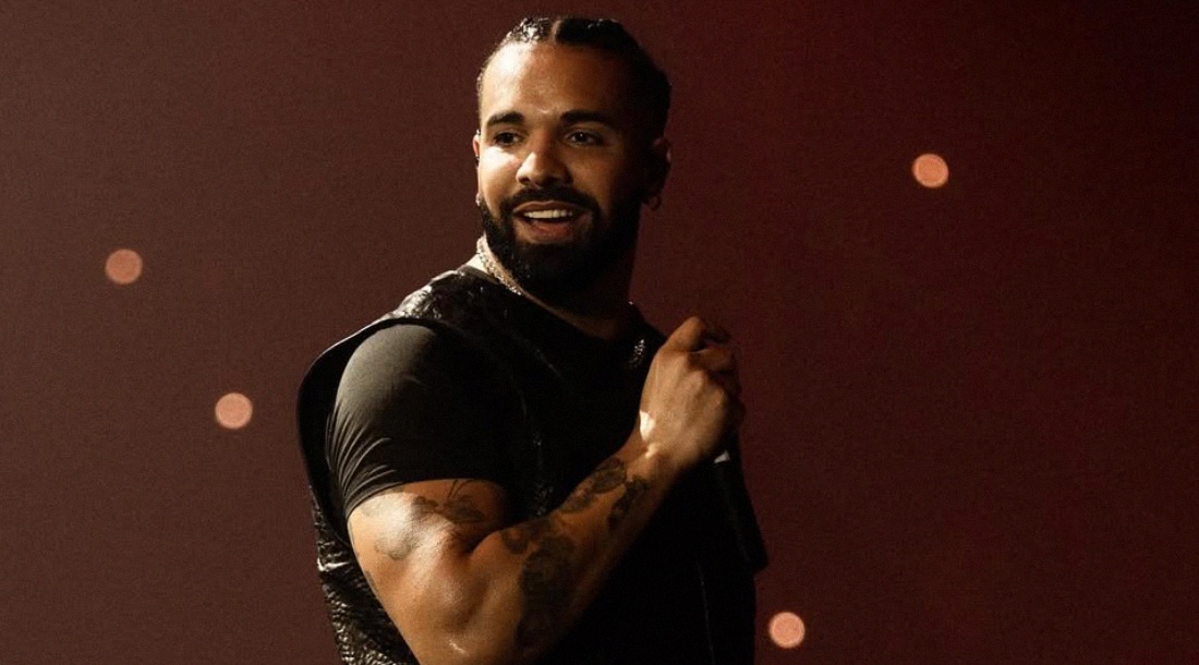 Дрейк анонсировал новый альбом «Iceman» внутри ледяной инсталляции