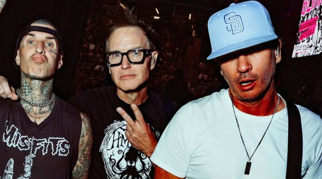 Blink-182 поделились шестью редкими треками в честь 25-летия альбома «Take Off Your Pants And Jacket»