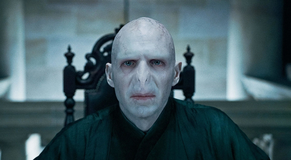 Лорд Волан-де-Морт в исполнении Рэйфа Файнса в серии фильмов студии Warner Bros. «Гарри Поттер»