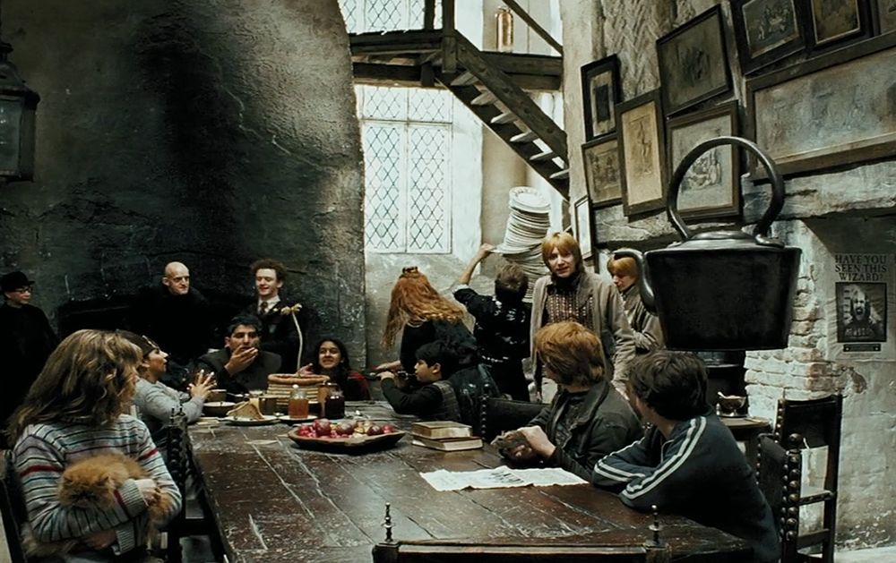 Паб «Дырявый котел», кадр из фильма «Гарри Поттер и узник Азкабана»