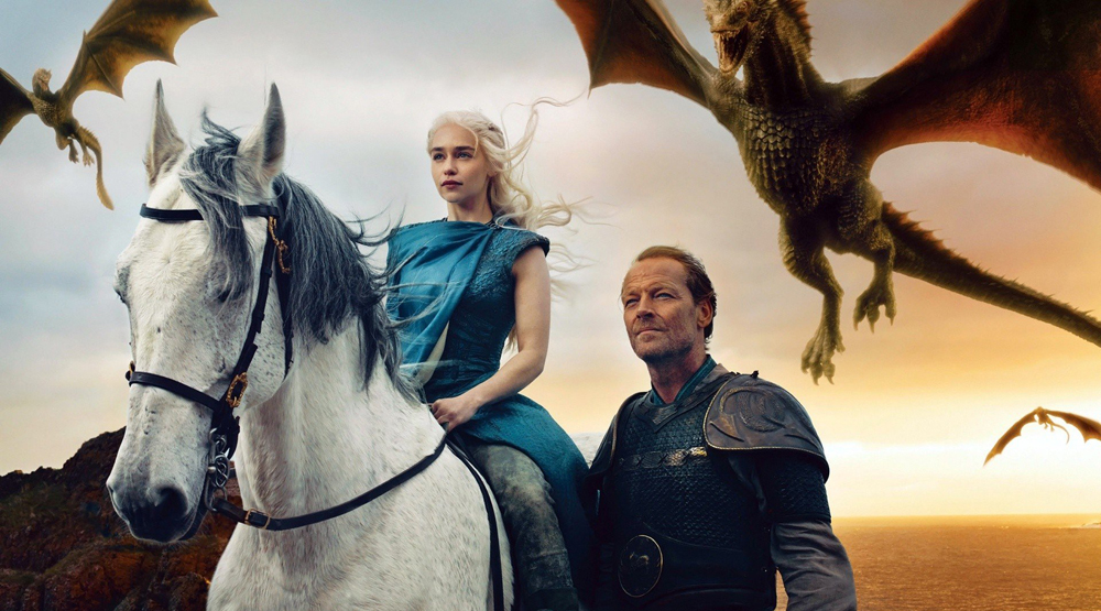 Эмилия Кларк (Дейенерис Таргариен) и Иэн Глен (Джорах Мормонт) в сериале «Игра престолов» (Game of Thrones, HBO)
