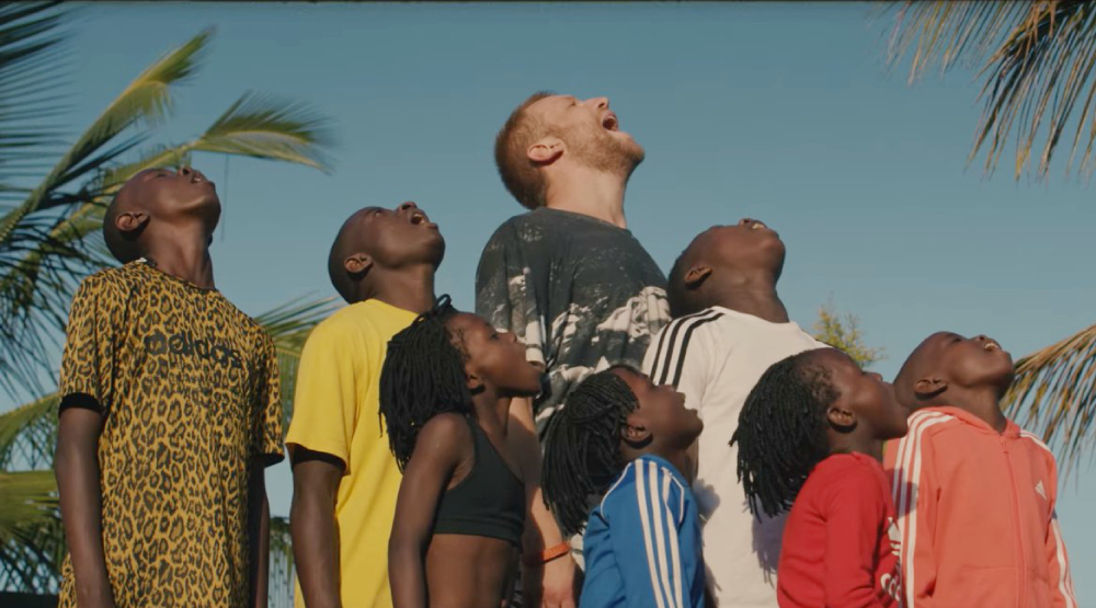 Кадр из клипа Ивана Дорна на трек "Afrika"
