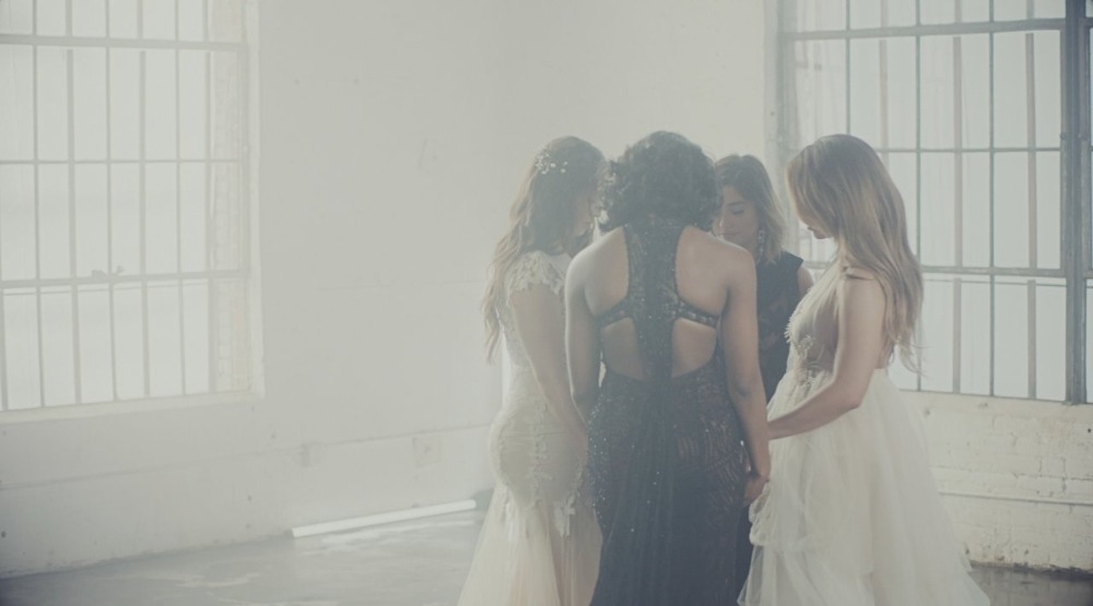 Кадр из клипа Fifth Harmony на трек "Don't Say You Love Me" 