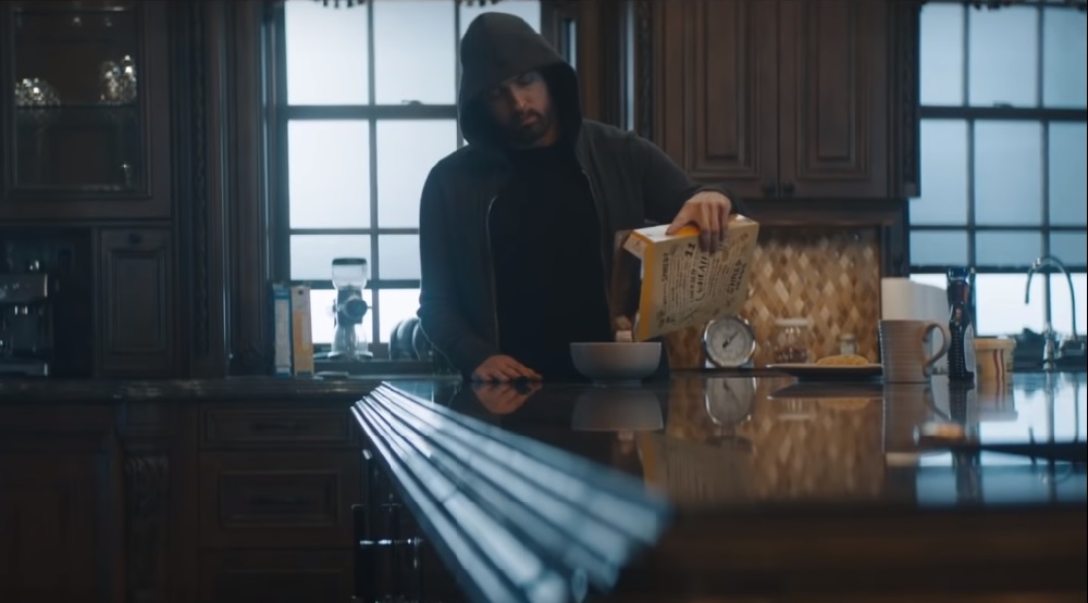 Кадр из клипа «Good Guy»