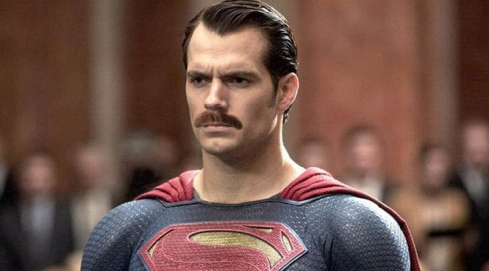Генри Кавилл в образе Супермена с усами