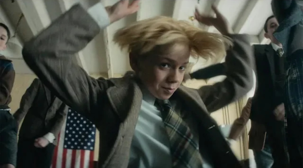 Кадр из клипа «Mama»