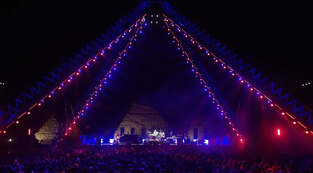 Концерт Red Hot Chili Peppers у пирамид Гизы