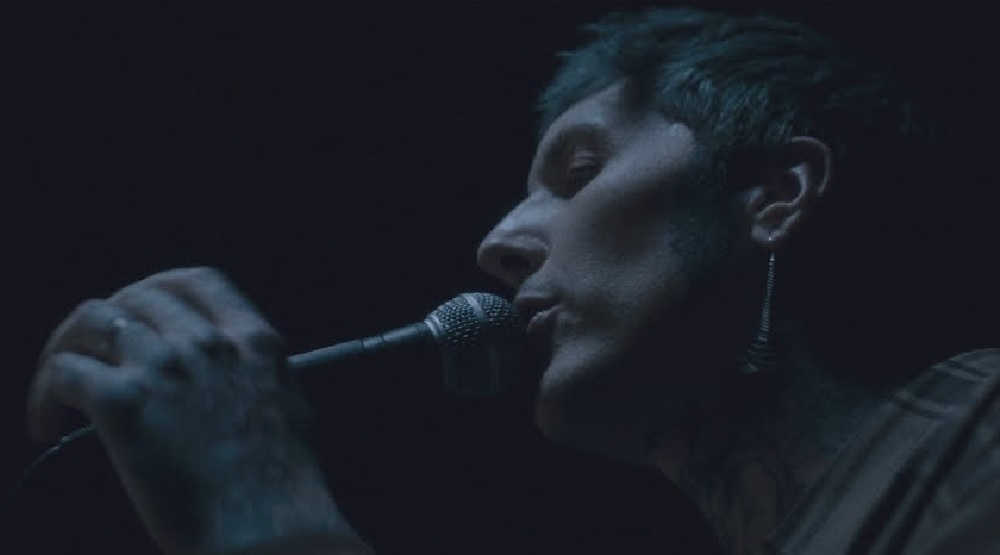 Кадр из клипа «Mother Tongue»