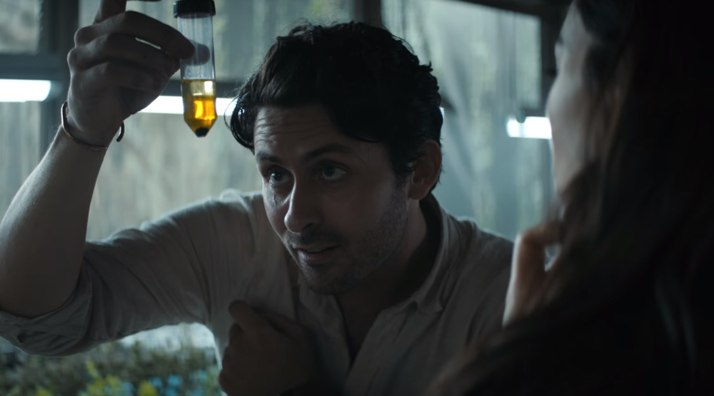 Кадр из сериала «Болотная тварь»