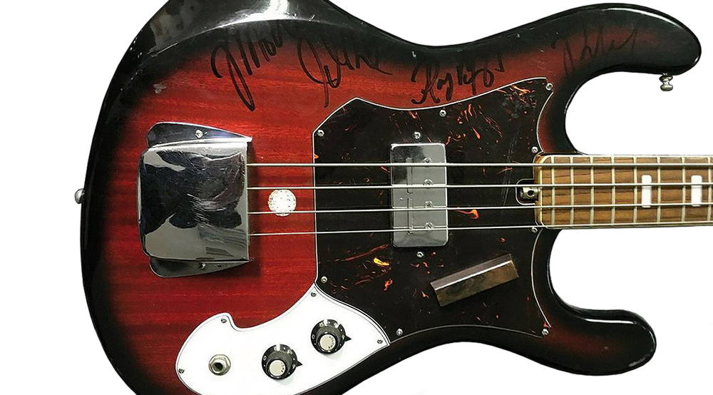 Гитара с автографами The Doors