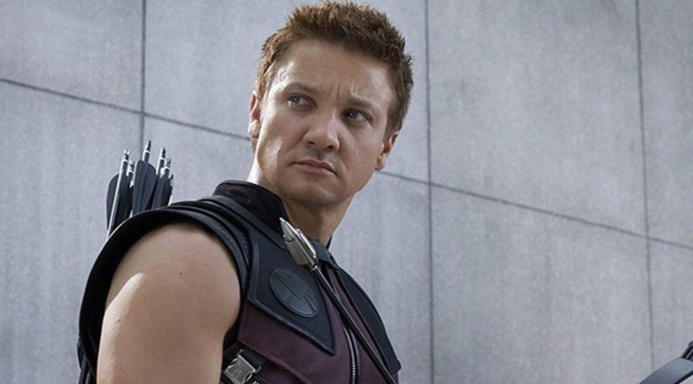 Джереми Реннер в образе Соколиного глаза