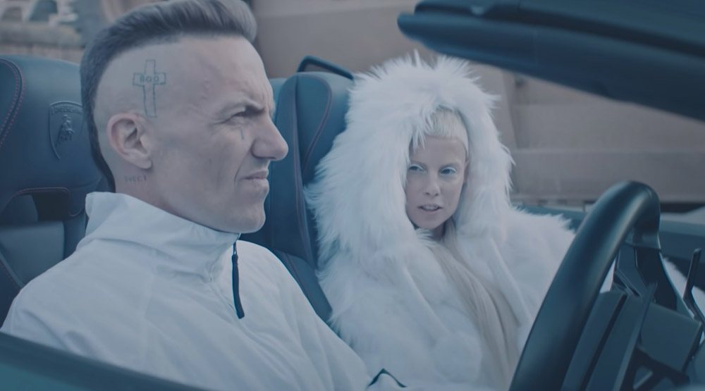 Кадр из клипа «Baita Jou Sabela»